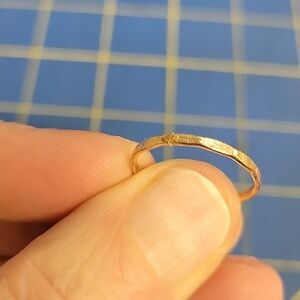 Square Design All Around Gold Tone Ring Band Size 7